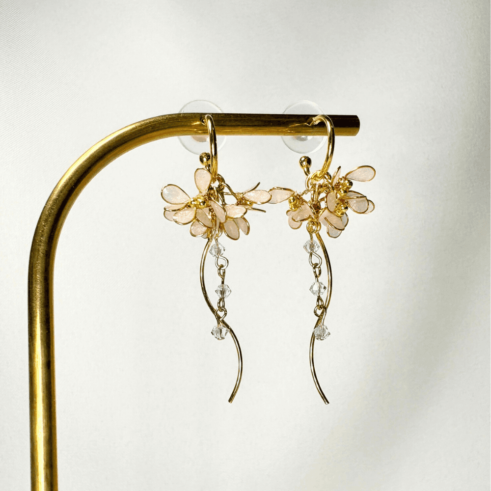 【銀木犀/ギンモクセイ】2wayフープピアス 揺れるホワイト 金属アレルギー対応 サージカルステンレス 受注生産 | 7枚目